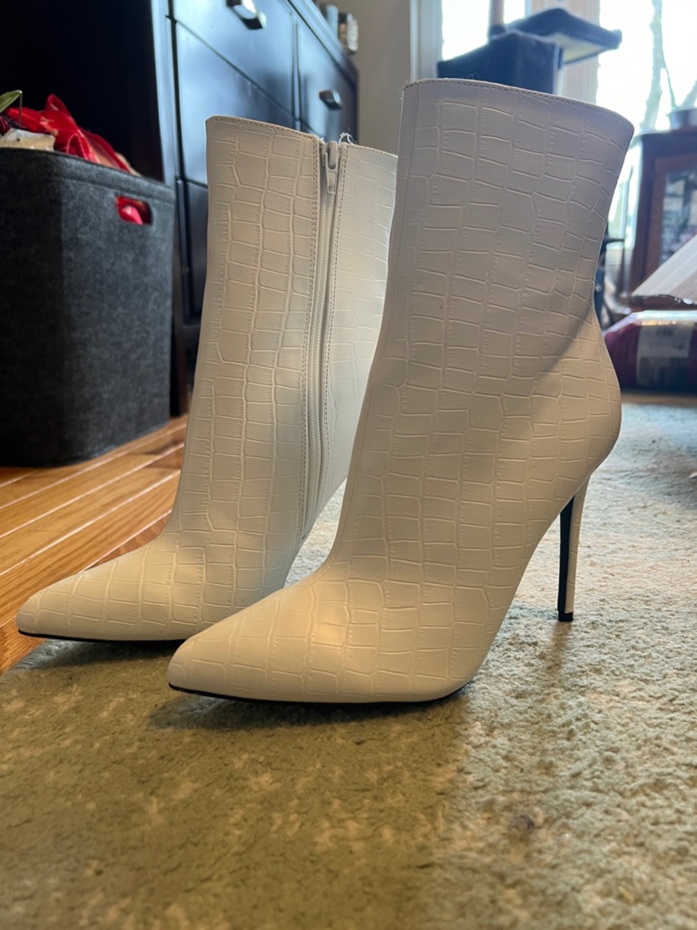 Women's White Croc-Embossed Pointed Toe Stiletto Booties